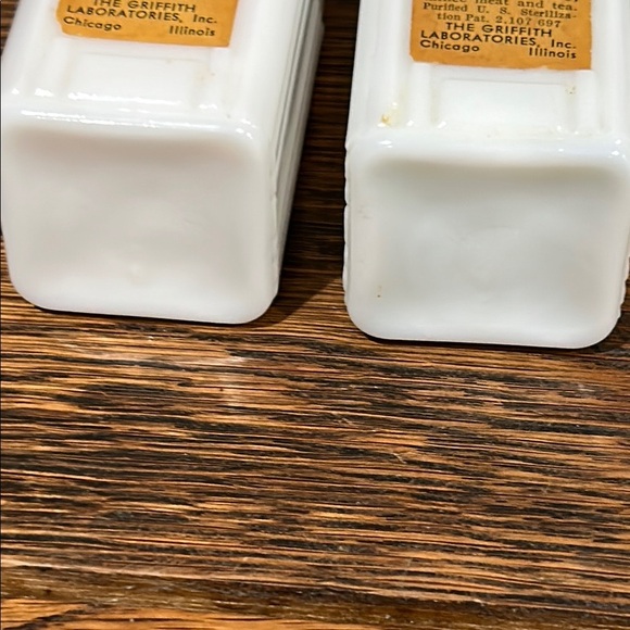 Vintage 1940s Griffiths' Purified Spice Jars - milk glass - Picture 3 of 9